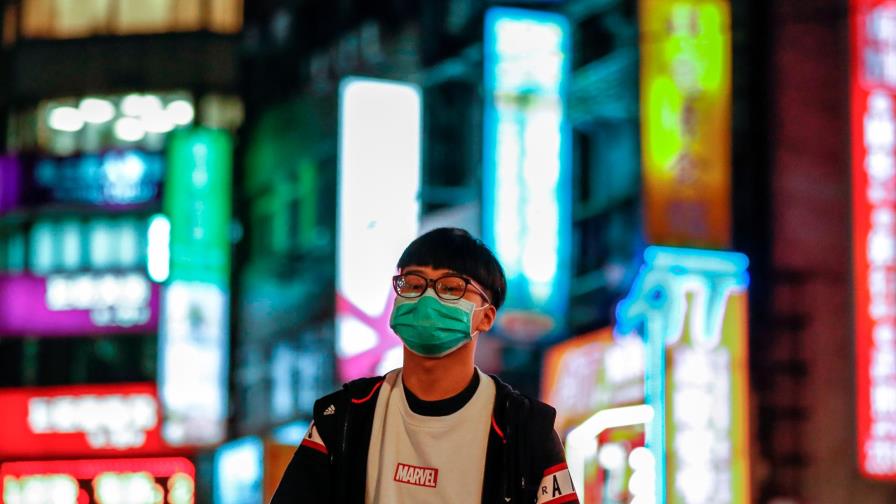 China sigue casi paralizada y reconoce la falta de material contra el virus
