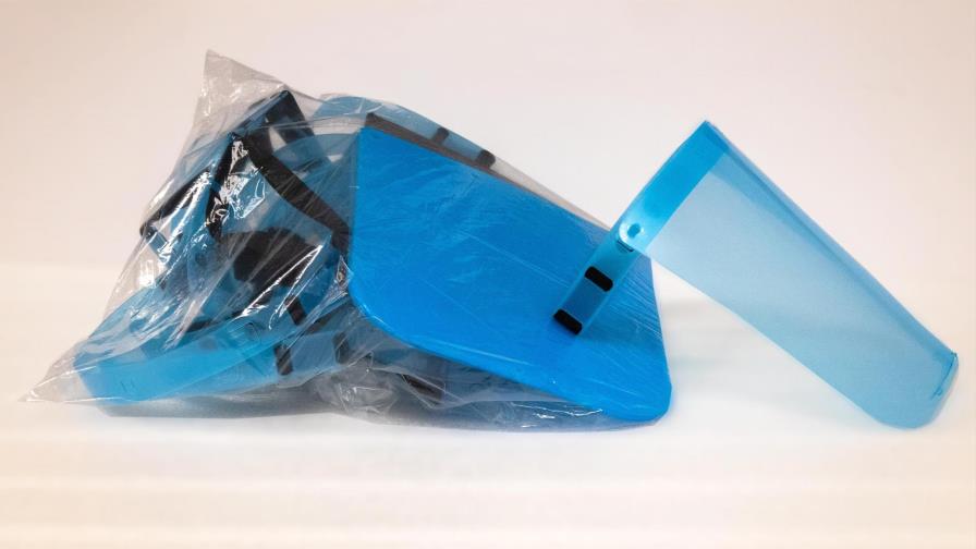 Laboratorios de INTEC fabrican máscaras reutilizables para personal médico