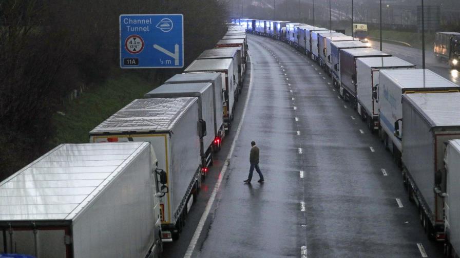 Gran Bretaña afronta cierres de fronteras por cepa del virus
