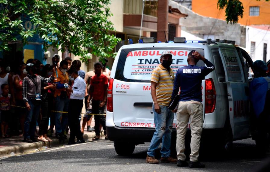 Matan hombre de una puñalada al salir del tribunal de menores de Santiago