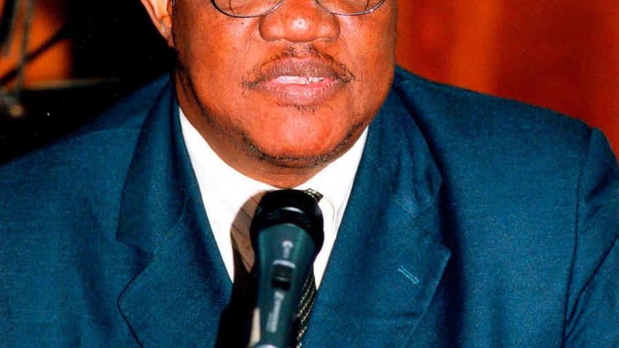 Mateo Morrison: “Me impresiona el vigor y la diversidad de los jóvenes poetas dominicanos”