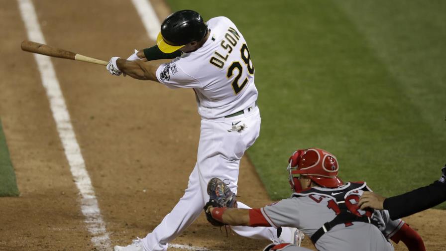 Atléticos ganan 1er juego con nueva norma de extra innings