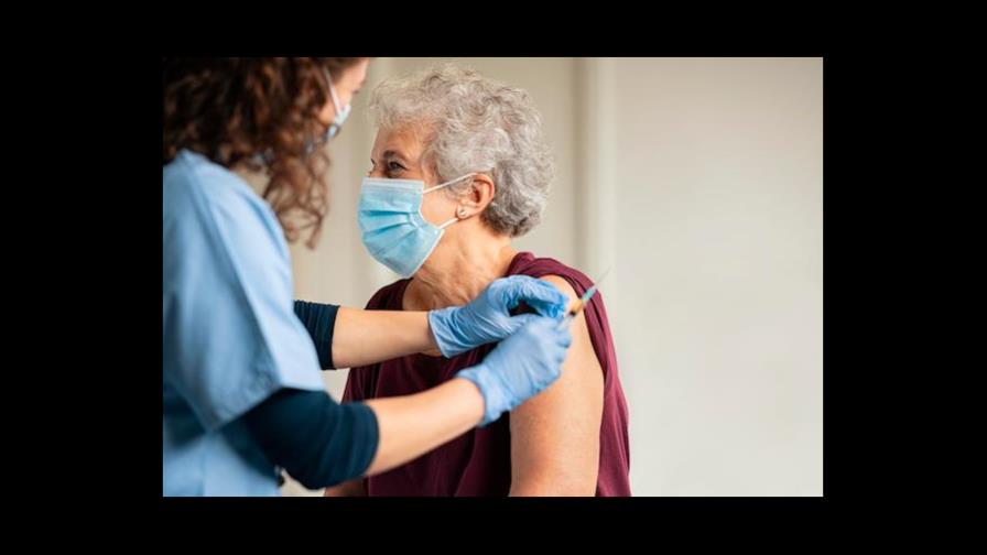 Francia exigirá tercera dosis de la vacuna contra COVID-19 para mayores de 65 años