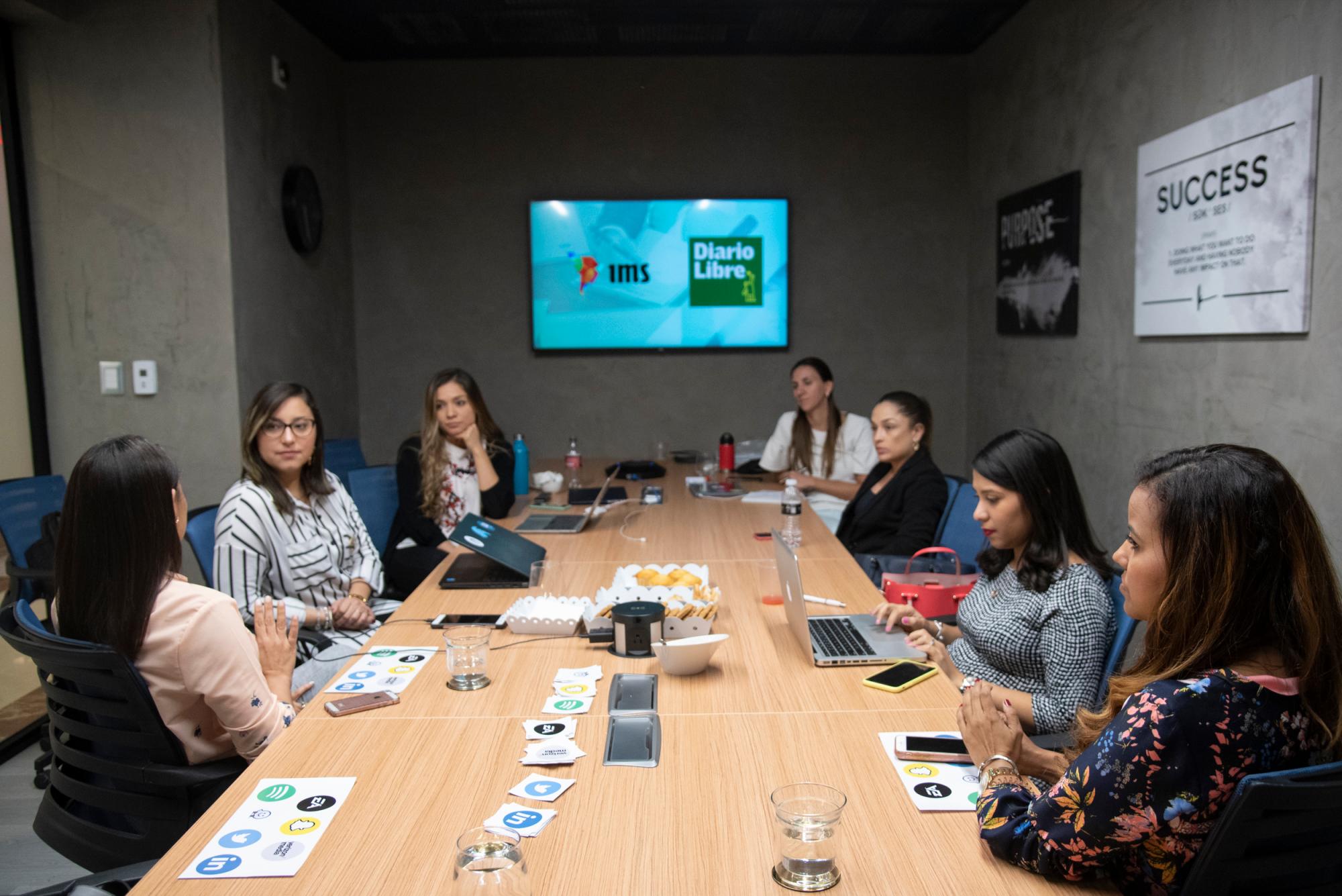 Sección de preguntas durante el encuentro de actualización.