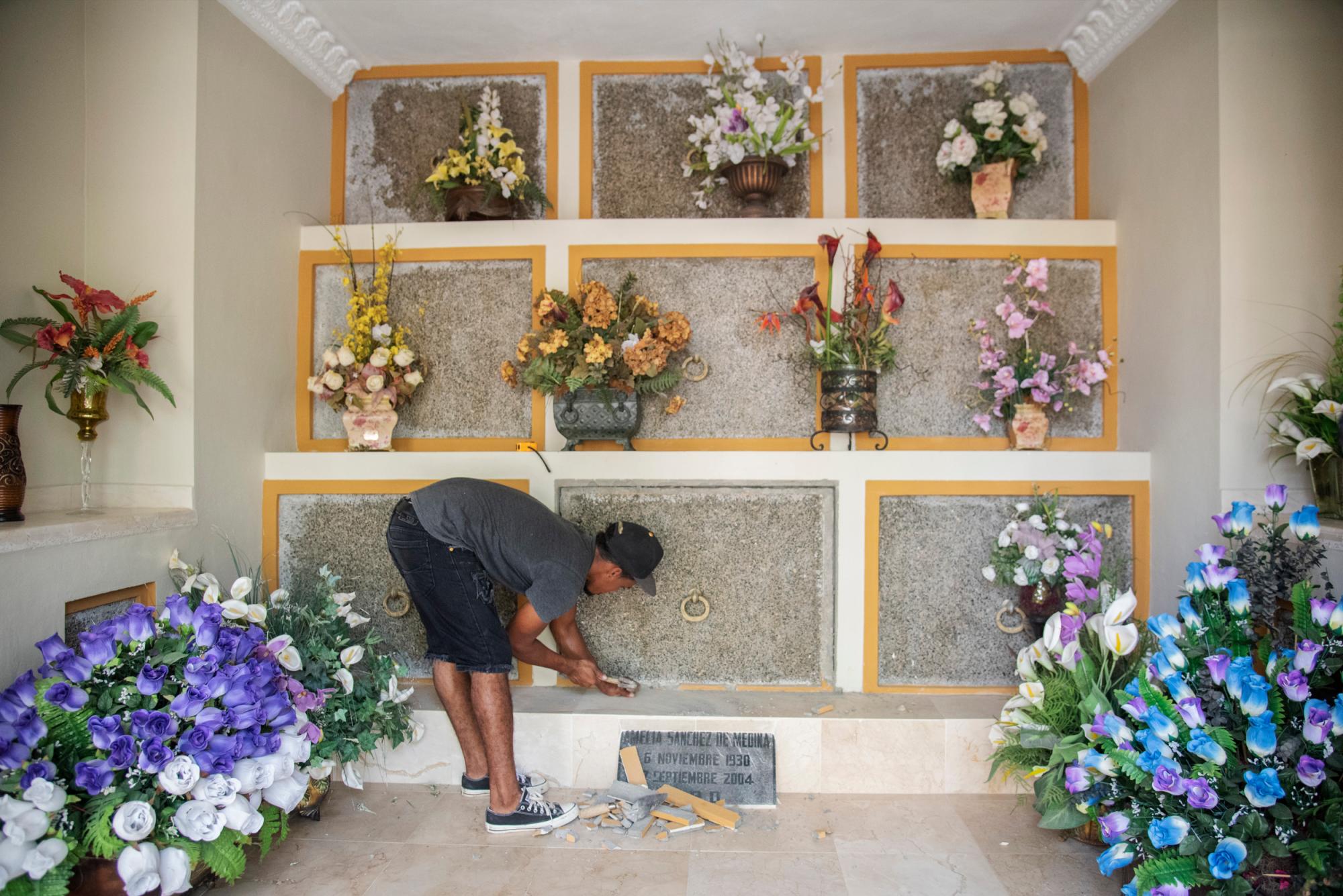 Preparativos en el cementerio Cristo Redentor de Santo Domingo para la sepultura de Juan Pablo Medina, padre del presidente Danilo Medina el lunes 4 de noviembre 
