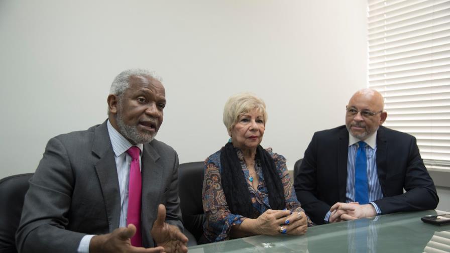 Melanio: Sin precedentes que presidente de un partido en el poder proteste frente al Congreso Melanio: Sin precedentes que presidente de un partido en el poder proteste frente al Congreso