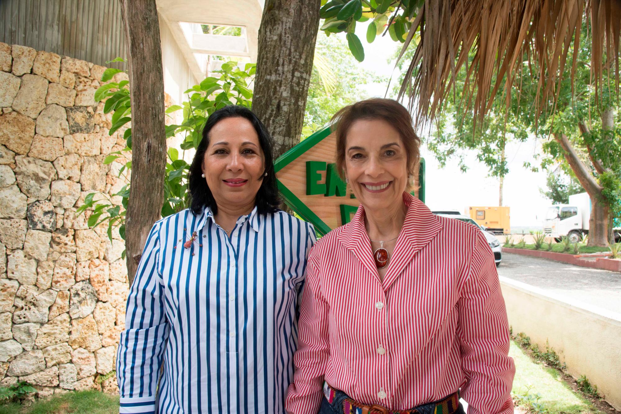 María Teresa Ruiz de Catrain y Lucía Amelia Cabral.
