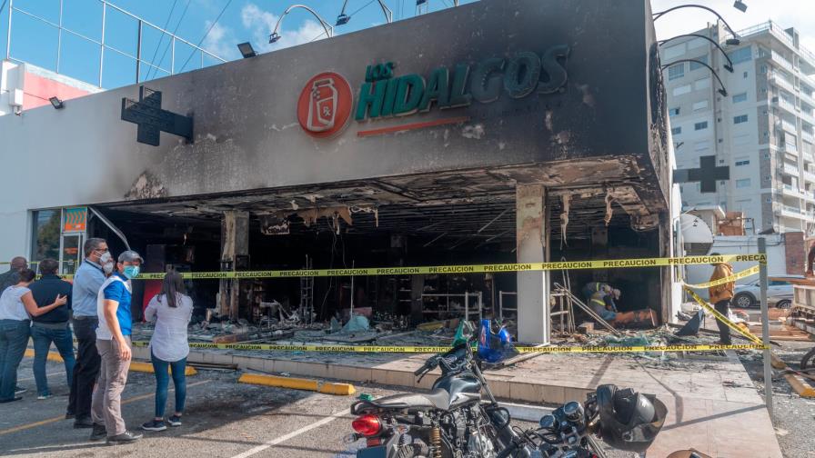 Joven murió de intoxicación por humo tóxico en farmacia de Piantini 
