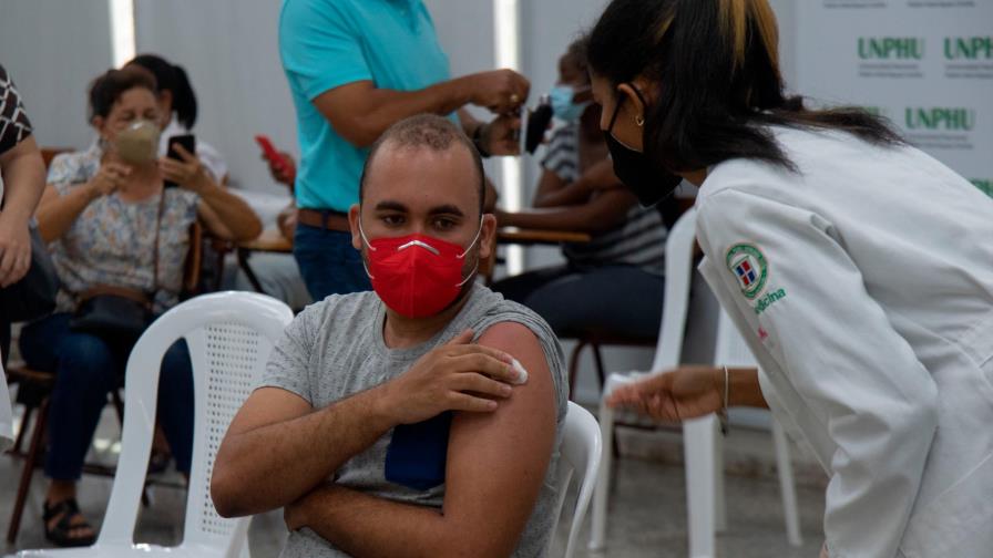 Los que han superado el C-19 deben esperar un mes para vacunarse
Los que han superado   el C-19 deben esperar   un mes para vacunarse
