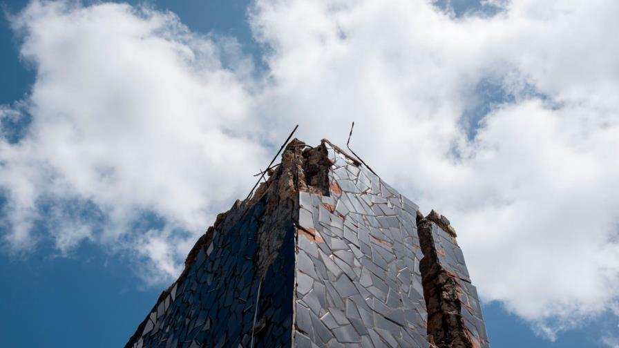 A punto de colapsar Monumento a Héroes del 30 de Mayo