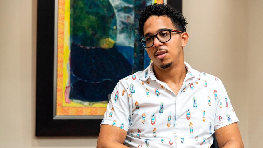 Willy Mena representa la realidad de los inmigrantes dominicanos en EEUU a través de su podcast