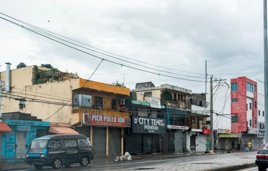 Lluvias y toque de queda mantienen en sus casas a ciudadanos del Gran Santo Domingo 