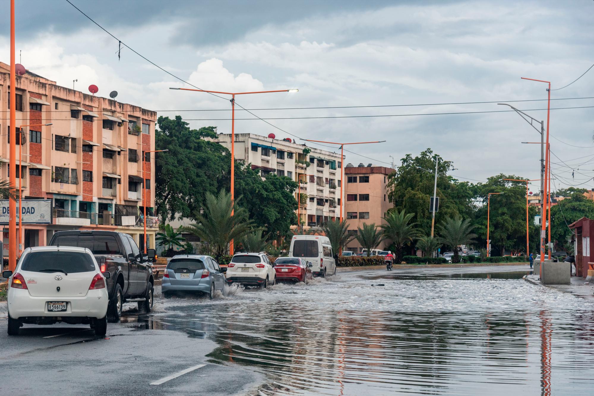 Inundación en avenida Quinto Centenario