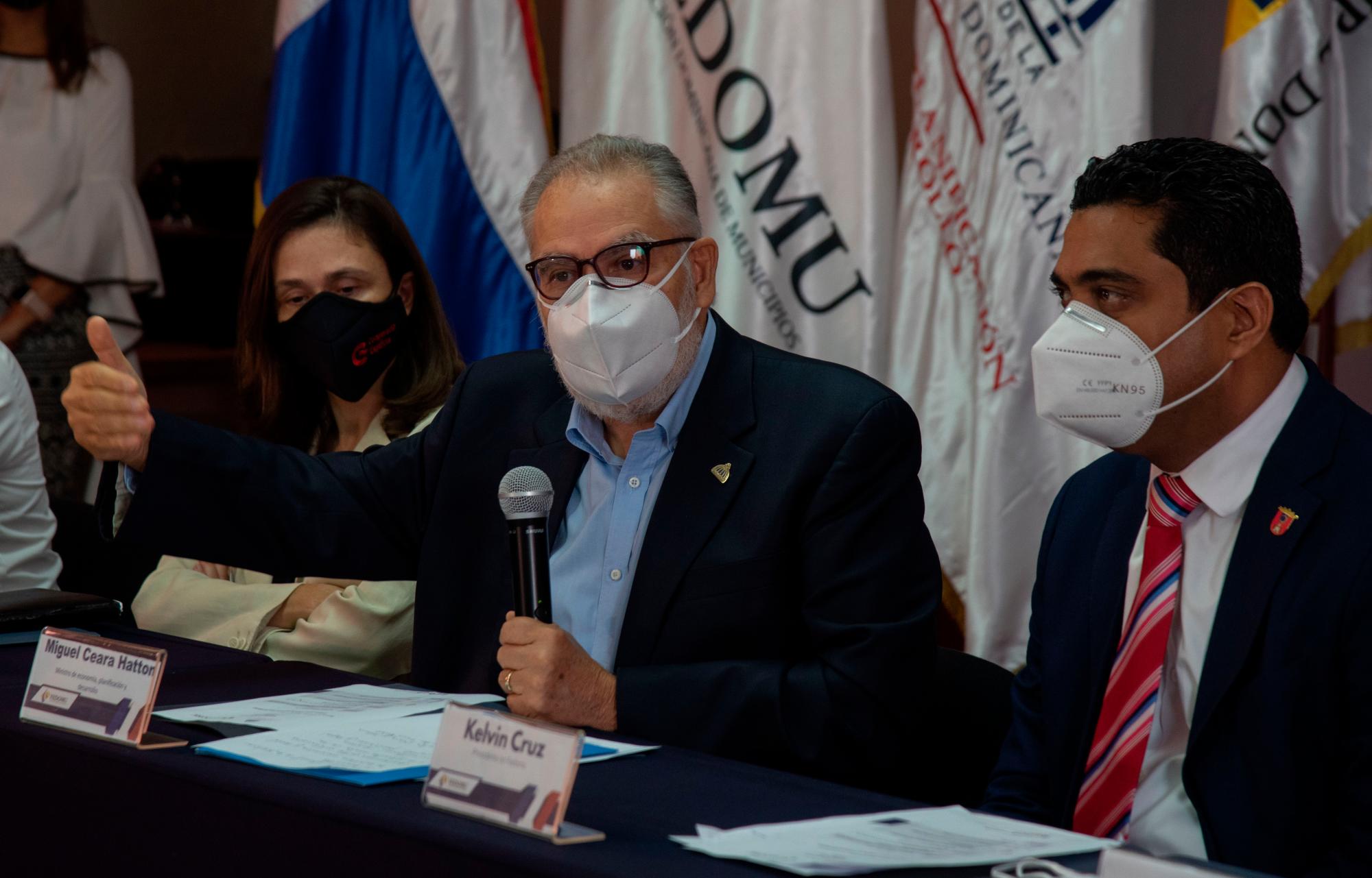 Miguel Ceara Hatton y Kelvin Cruz.