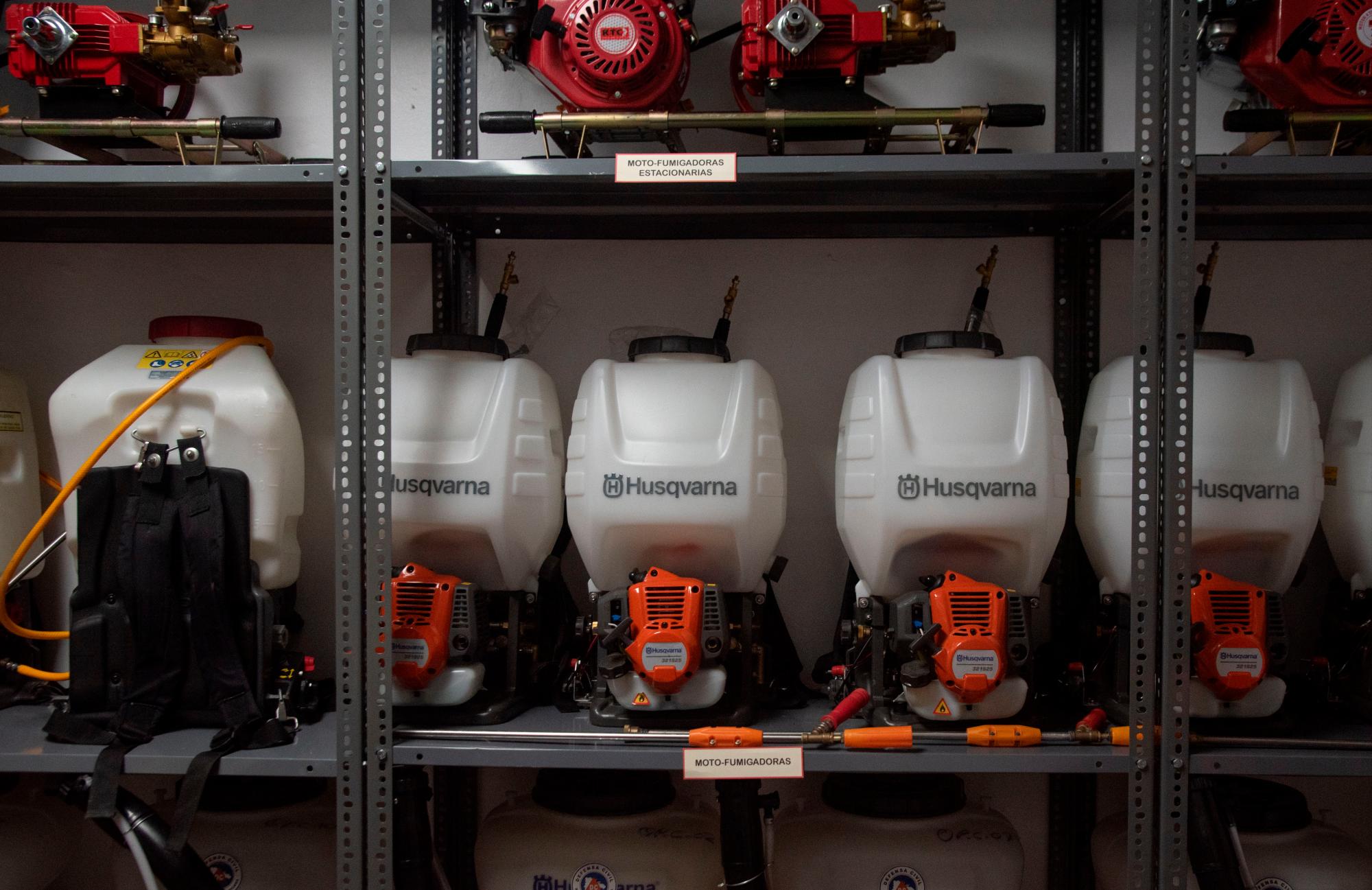 Algunas de las motobombas utilizadas por la Defensa Civil.