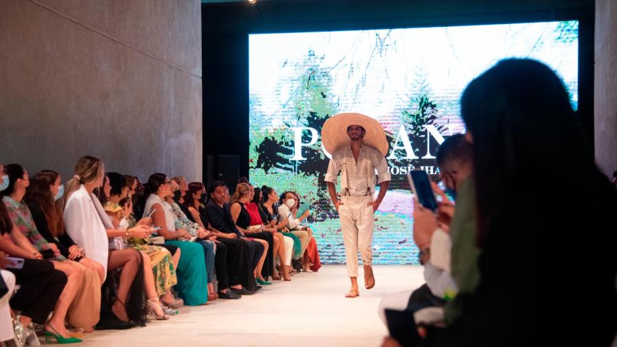 El diseñador José Jhan rinde tributo a Jenny Polanco en el RD Fashion Week