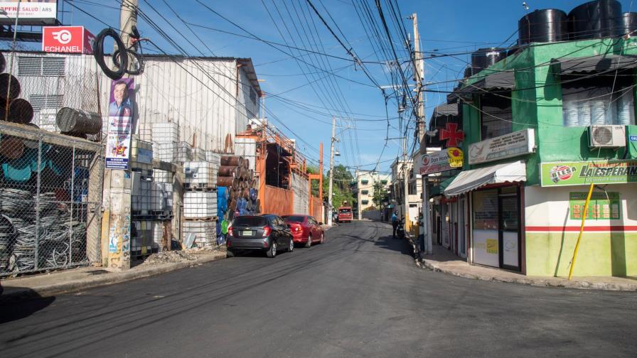 Asfaltan la carretera Duarte Vieja luego de muchas demandas