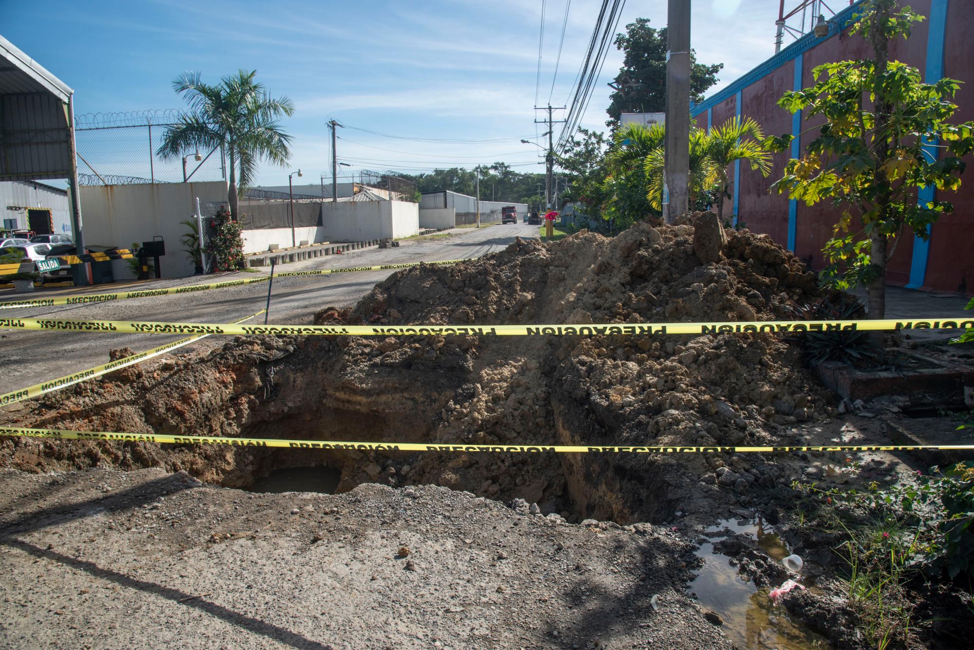 En esta parte se corrige un problema en la tubería de agua.