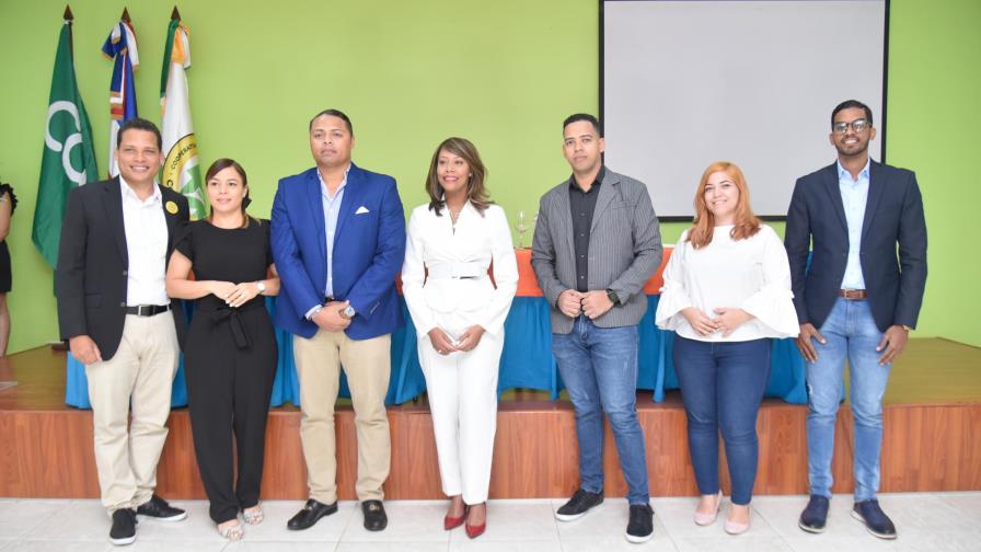 Asociación de Emprendedores juramenta directiva y presenta proyecto social Asociación de Emprendedores juramenta directiva y presenta proyecto social