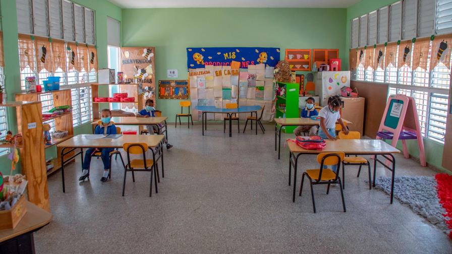 Maestros Gran Santo Domingo no irán a aulas; Minerd dice trabaja para garantizar asistencia
Maestros GSD no irán a aulas; Minerd dice trabaja para garantizar asistencia Maestros Gran Santo Domingo no irán a aulas; Minerd dice trabaja para garantizar asistencia
Maestros GSD no irán a aulas; Minerd dice trabaja para garantizar asistencia