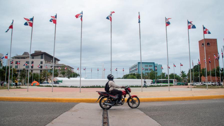 De la fuente de la Feria solo emanan recuerdos 