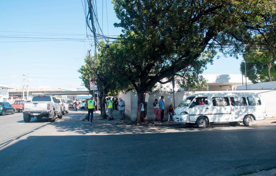 Retiro de carros del concho de la Núñez de Cáceres desahoga tránsito por la vía