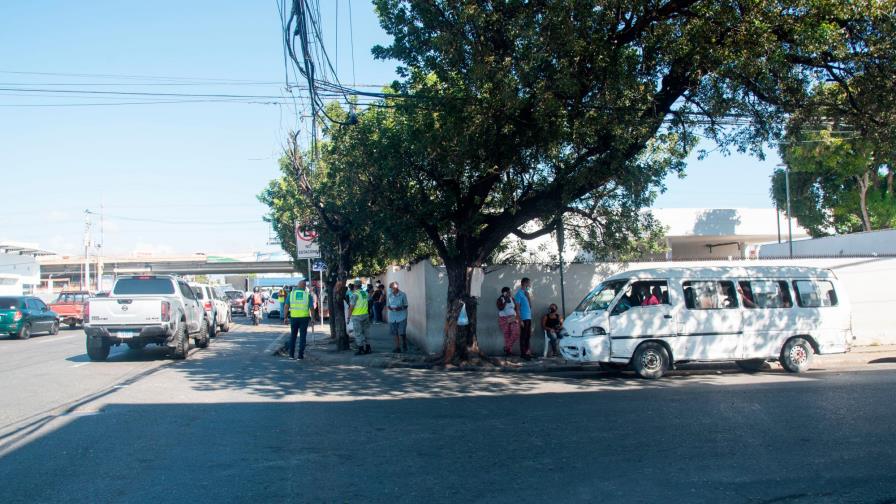Retiro de carros del concho de la Núñez de Cáceres desahoga tránsito por la vía