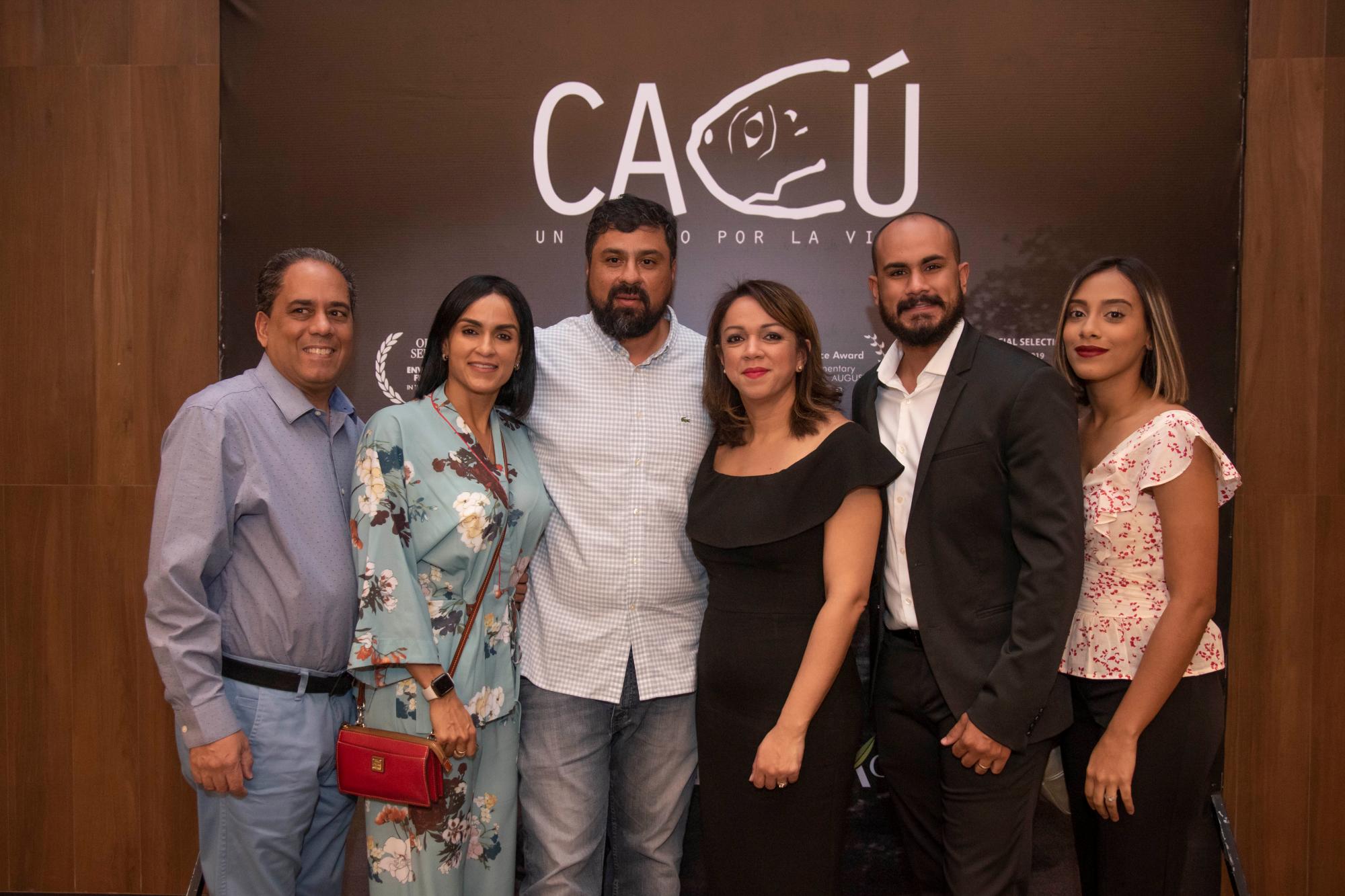 Federico Cruz, Priscila Cruz, Marvin del Cid, Lisbeth Cabrera, Elias Cruz y Carla de Cruz.