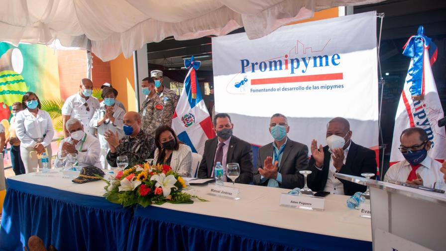 Promipyme presta RD$42 millones a comerciantes del mercado de El Almirante  