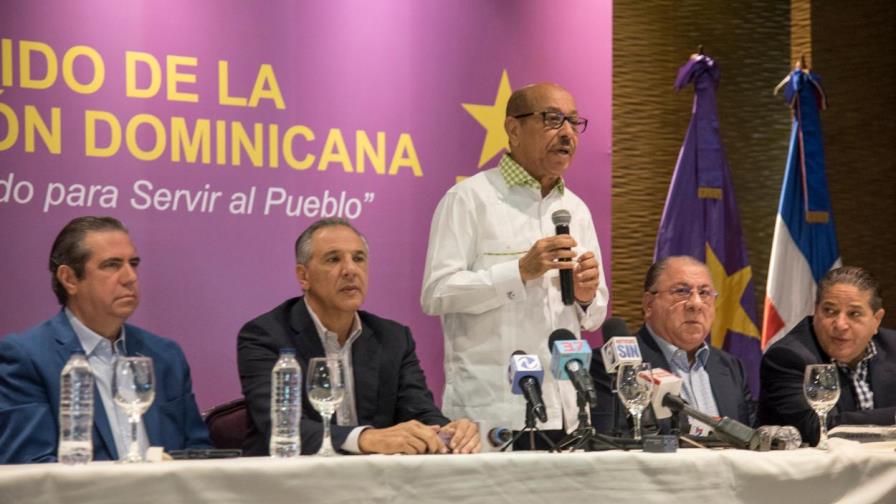 Danilismo se propone vencer a Leonel Fernández en 27 días
Gonzalo agradece apoyo; dice ganará primarias Danilismo se propone vencer a Leonel Fernández en 27 días
Gonzalo agradece apoyo; dice ganará primarias