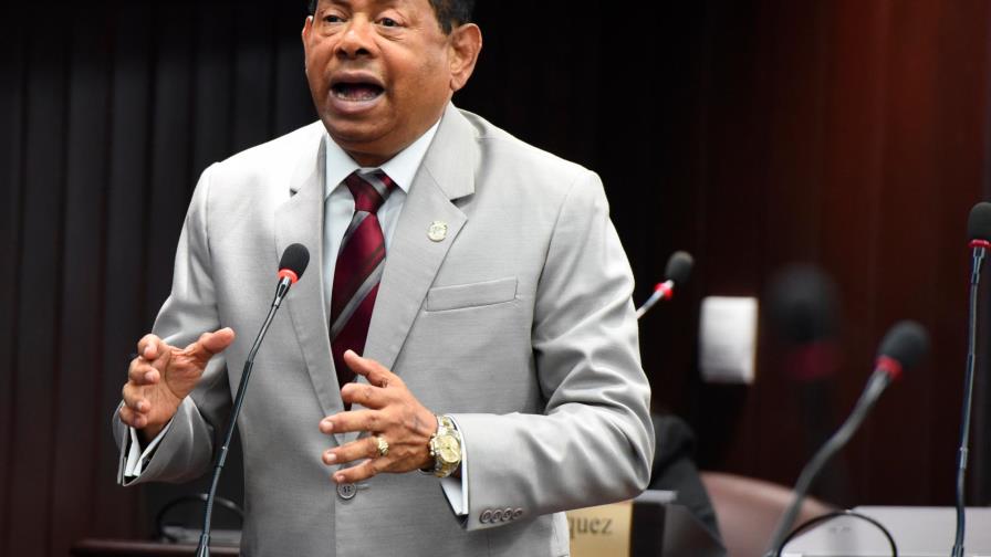 Diputado pide a Amarante que solicite la licencia de Medina y los promotores de la reelección Diputado pide a Amarante que solicite la licencia de Medina y los promotores de la reelección