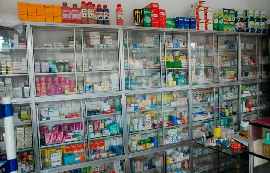 Denuncian cancelaciones de farmacéuticos en la dirección de medicamentos de Salud Pública