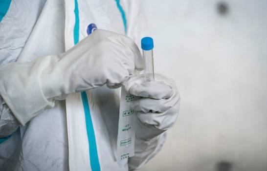 Médicos sugieren tratar a sospechosos de COVID-19 aunque no tengan prueba PCR