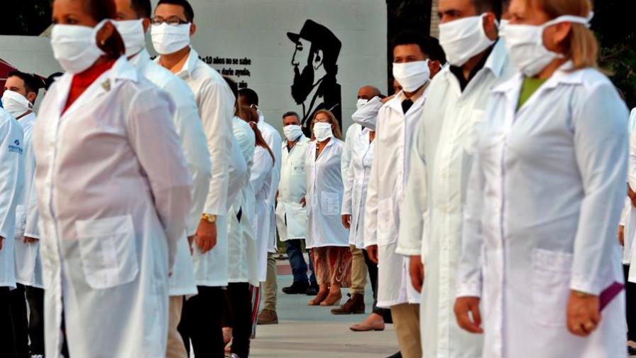 Cuba envía 115 sanitarios a Azerbaiyán para combatir la pandemia de COVID-19