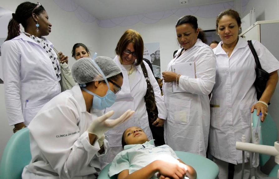 Cuba retira a sus médicos de Bolivia tras detención de cuatro de ellos