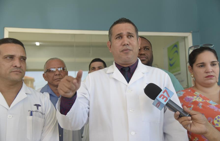 Médicos de Valverde vuelven a parar los hospitales de esa provincia