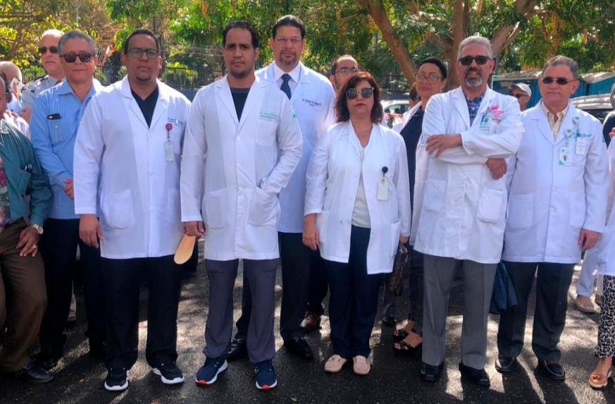 Médicos del Cabral y Báez amenazan con huelga por tardanza en remodelación