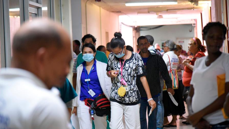 Gobierno asegura hospitales tienen personal suficiente, por ahora Gobierno asegura hospitales tienen personal suficiente, por ahora