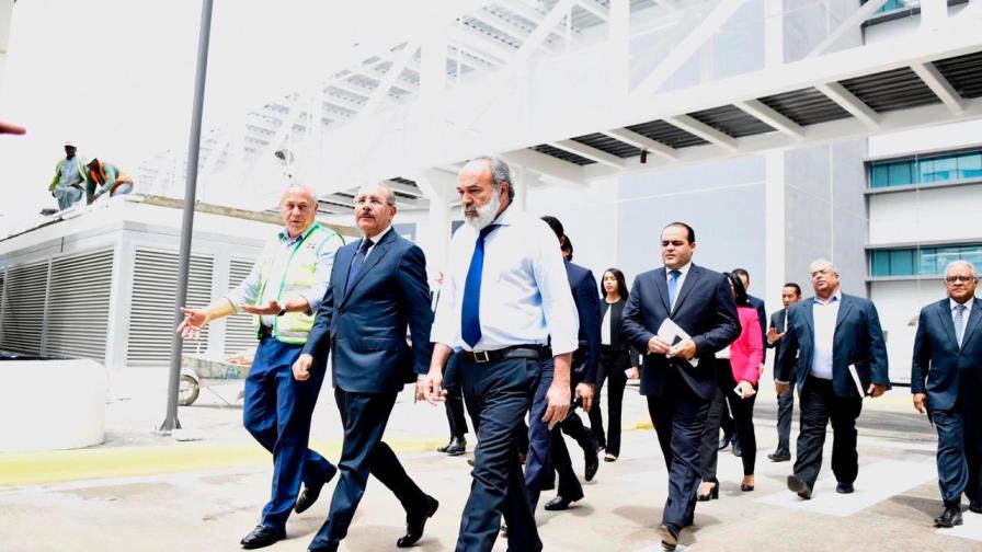 Presidente Medina supervisa la Ciudad Sanitaria Luis Eduardo Aybar