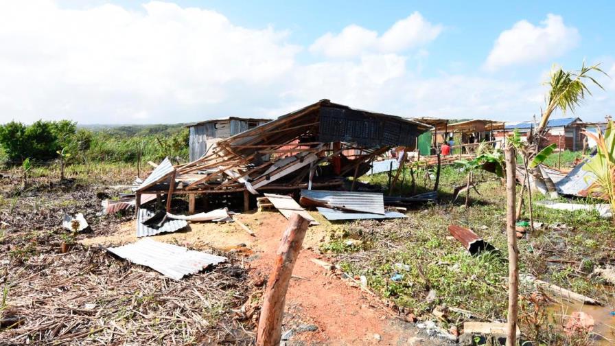 Medio Ambiente desaloja ocupantes de terrenos de laguna Cabarete en Puerto Plata
