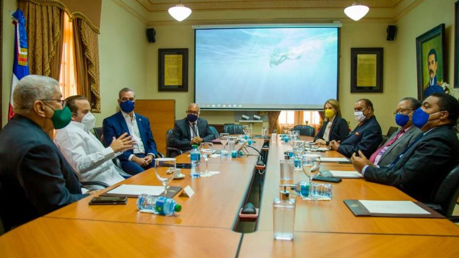 Presidente Luis Abinader se reúne con miembros Sociedad Dominicana de Diarios