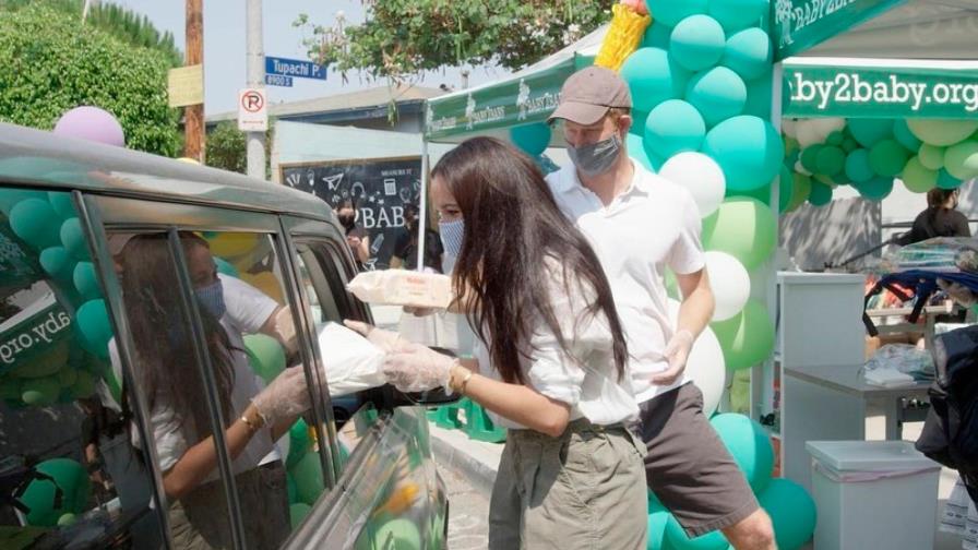 Meghan y Harry reparten útiles a niños necesitados para su regreso a clases Meghan y Harry reparten útiles a niños necesitados para su regreso a clases