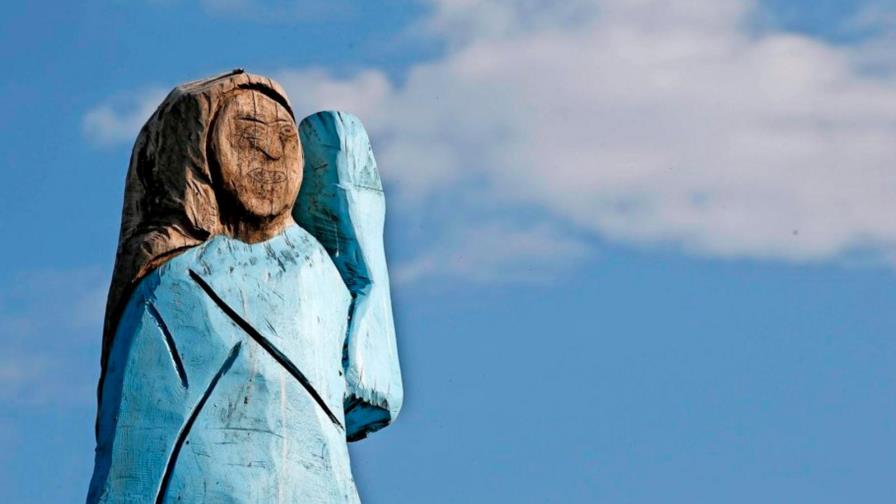 Queman una estatua de Melania Trump en su pueblo natal de Eslovenia