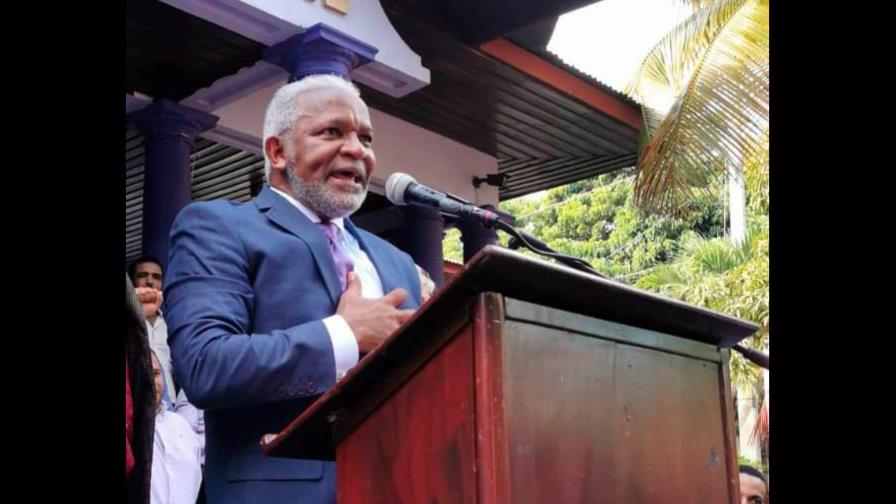 Melanio Paredes lanza precandidatura a la presidencia por el PLD Melanio Paredes lanza precandidatura a la presidencia por el PLD