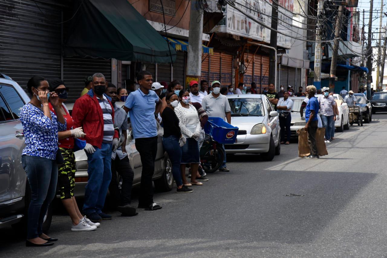 Desde las primeras horas de la mañana, se iniciaron las filas 
