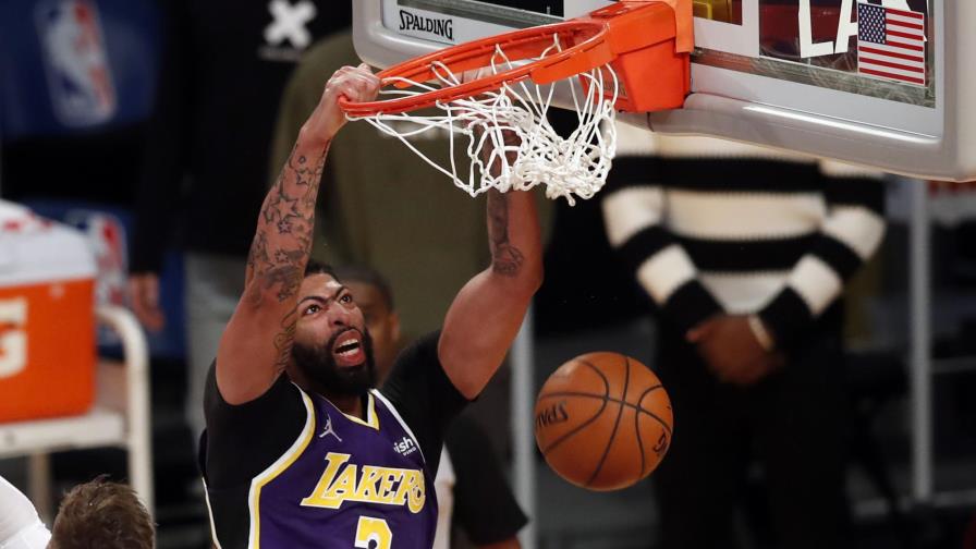 Anthony Davis se perderá cuatro semanas por una lesión en un gemelo