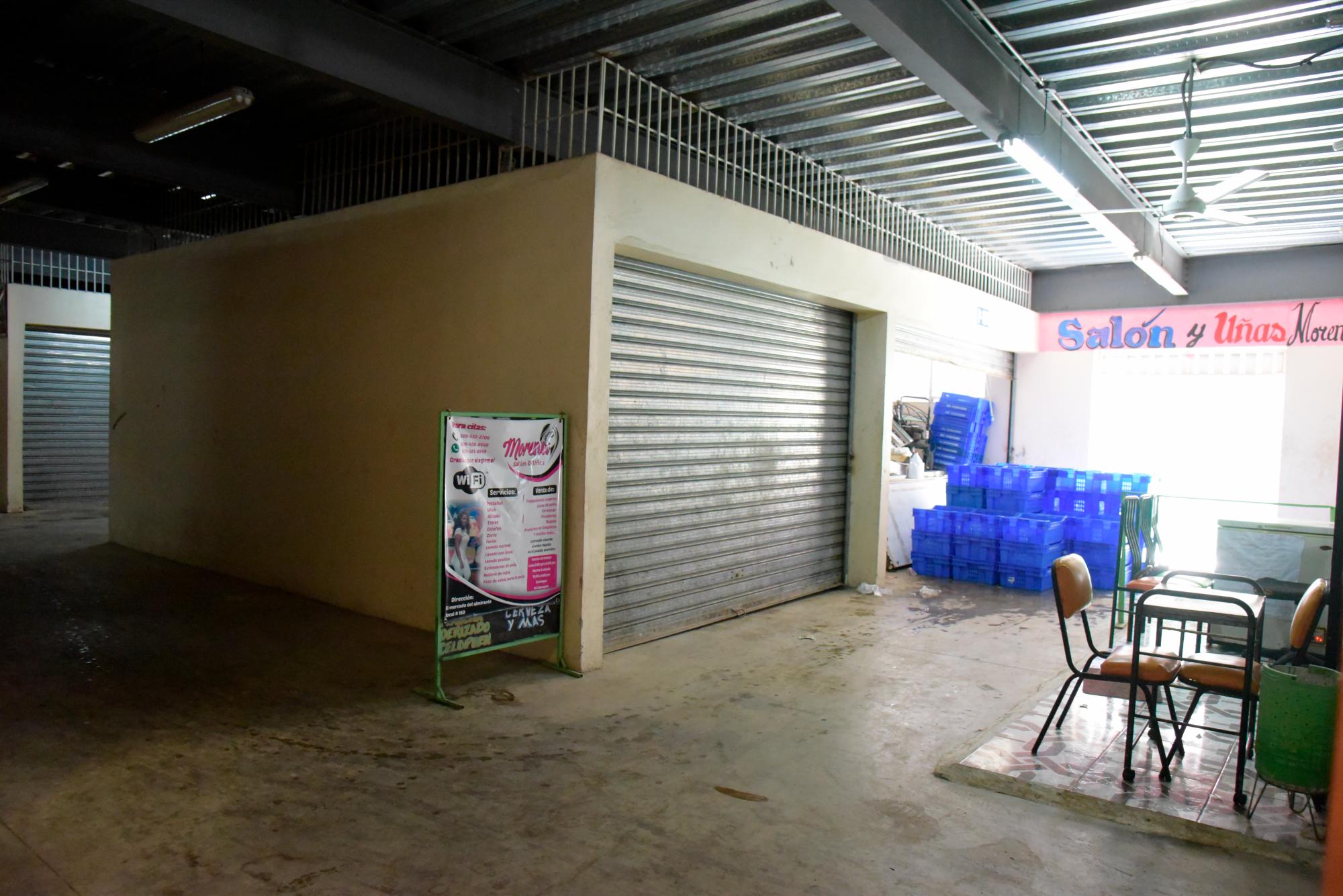 Muchos de los locales están cerrados desde la inauguración del mercado.