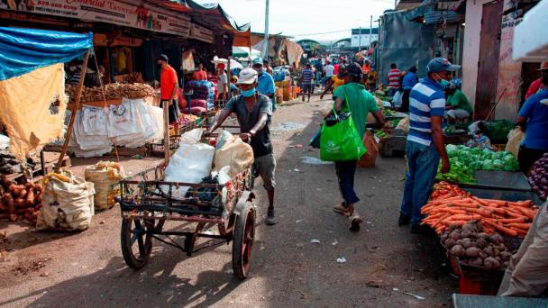 El 21.54 % de hogares dominicanos redujo cantidad de comidas al día por la pandemia