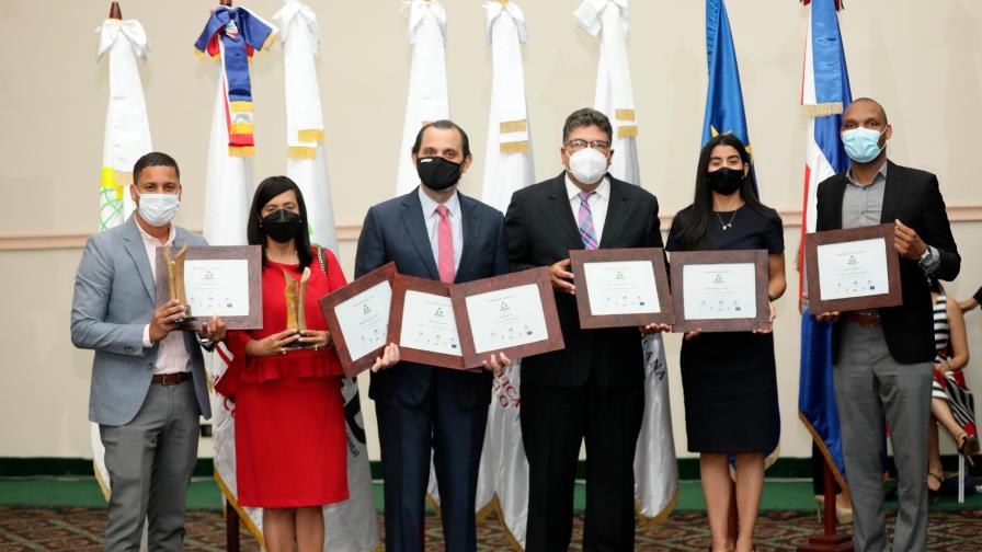 Medio Ambiente premia a empresas del Grupo SID Medio Ambiente premia a empresas del Grupo SID