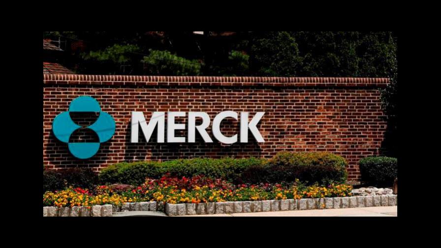 Merck anuncia que su pastilla de COVID-19 reduce riesgo de muerte en un 50 % Merck anuncia que su pastilla de COVID-19 reduce riesgo de muerte en un 50 %
